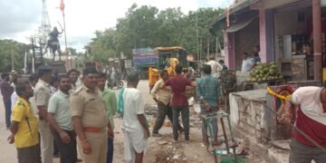 ರಸ್ತೆ ಸುರಕ್ಷತಾ ಸಂಚಾರ ನಿಯಮ ಪಾಲನೆ, ಸಾರ್ವಜನಿಕ ಹಿತದೃಷ್ಟಿಯಿಂದ ಅಕ್ರಮ ಕಟ್ಟಡ, ಅಂಗಡಿಗಳ ತೆರವು : ಮುಖ್ಯಾಧಿಕಾರಿ ನಾಗೇಶ್