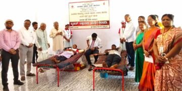 ರಕ್ತದಾನಮಾಡಿ ಅಮೂಲ್ಯ ಜೀವಗಳ ಉಳಿಸಿರಿ ಕುಲಸಚಿವ ಪ್ರೋ.ಎಸ್.ವಿ.ಡಾಣಿ